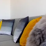 2 With Hot Tub 믈리니