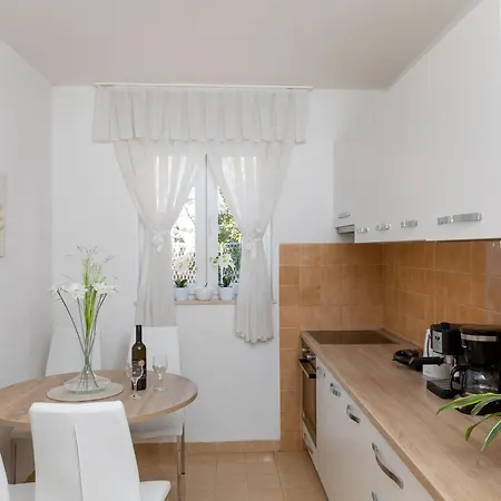 Apartman 2 With Hot Tub *