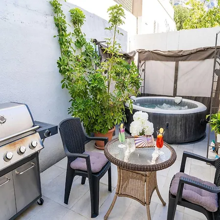 2 With Hot Tub * Mlini