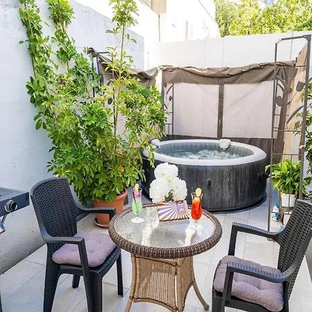2 With Hot Tub Apartman Mlini