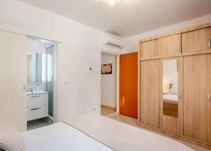 2 With Hot Tub Apartment *