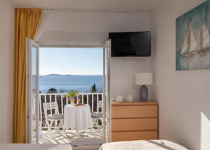 Apartment 2 With Hot Tub *