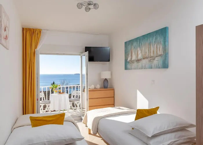 2 With Hot Tub Mlini