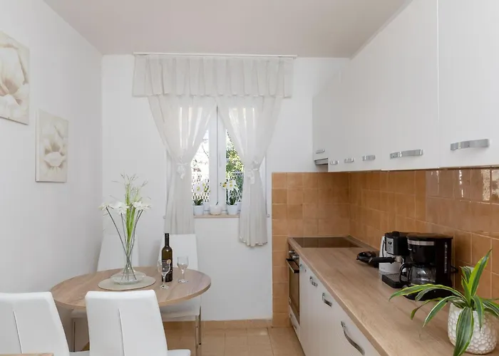 Apartment 2 With Hot Tub *