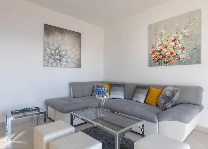 2 With Hot Tub * Mlini