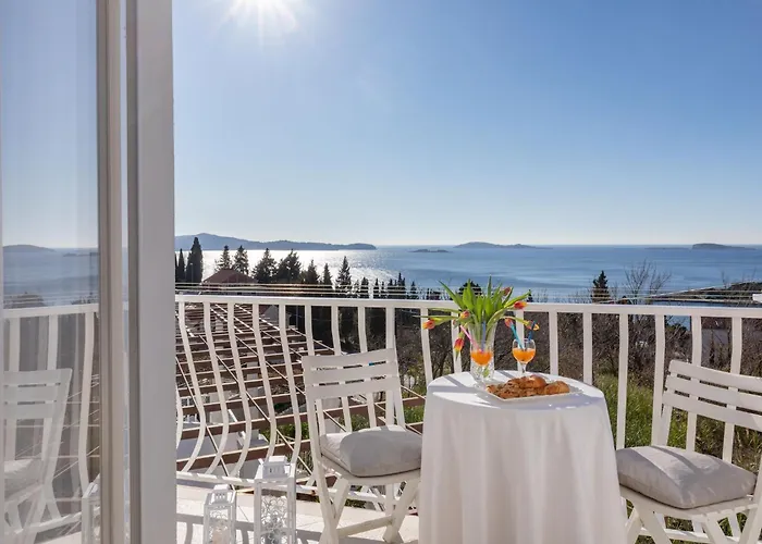 2 With Hot Tub Apartment Mlini