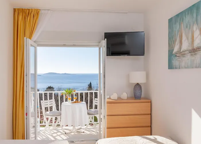 Apartment 2 With Hot Tub Mlini