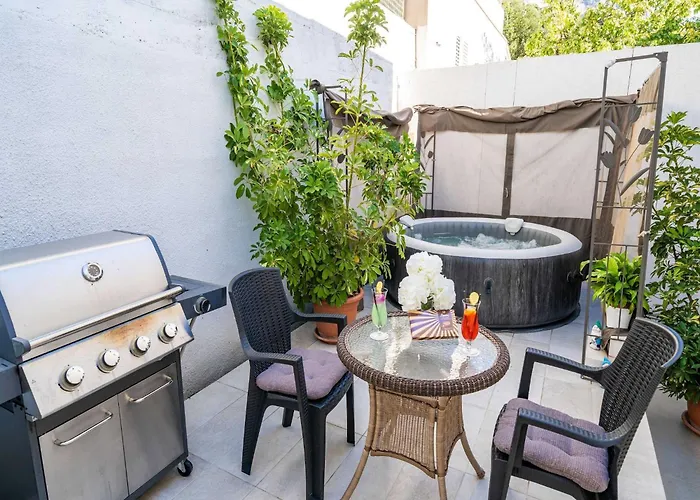 2 With Hot Tub * Mlini