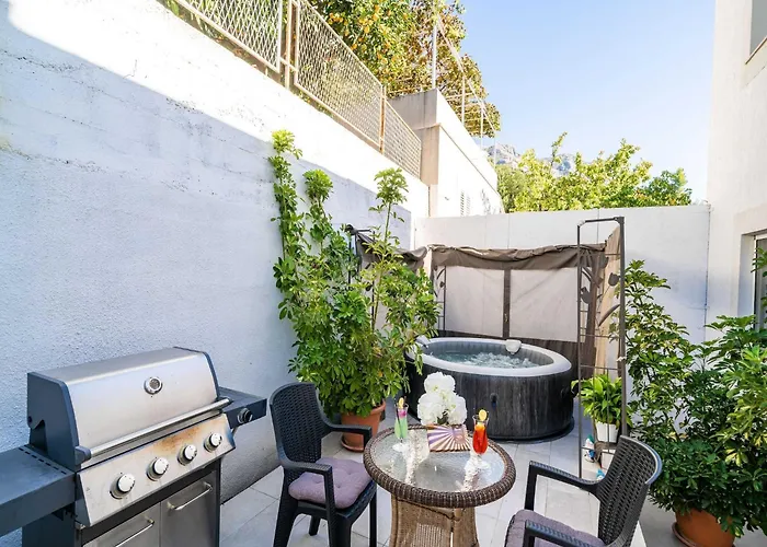 2 With Hot Tub Mlini